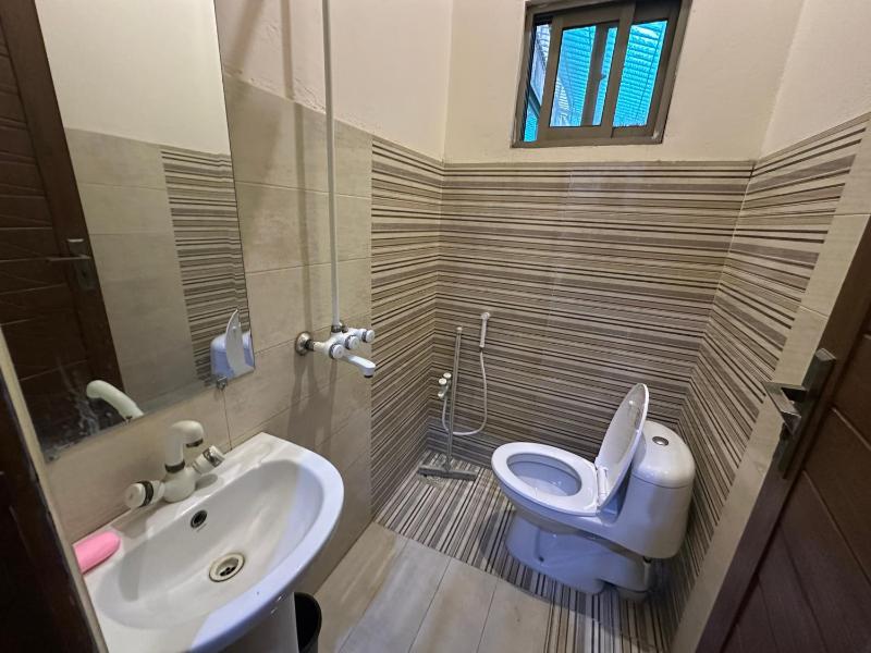 Comfortable luxury Bedroom - image 3