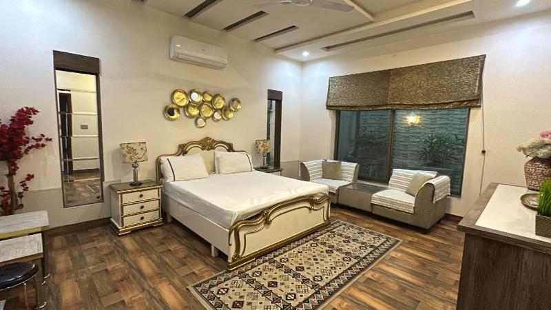 Comfortable luxury Bedroom - image 10
