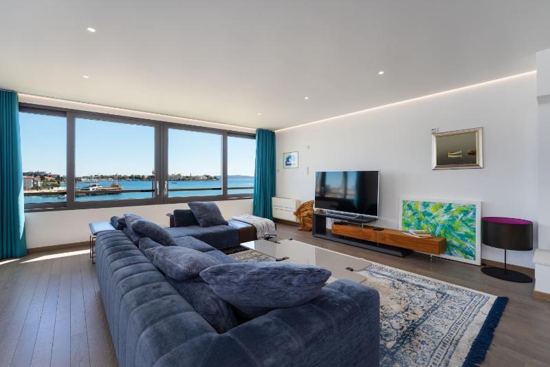 Two-Bedroom Apartment with Sea View image 1