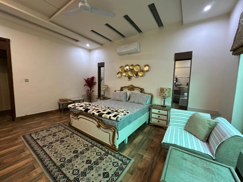 Comfortable luxury Bedroom - image 5