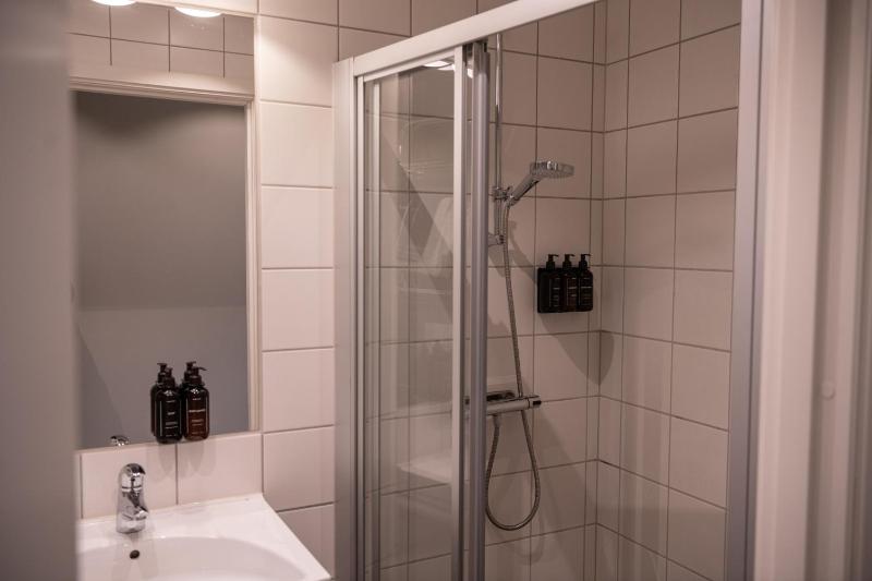 Compact Single Room image 2