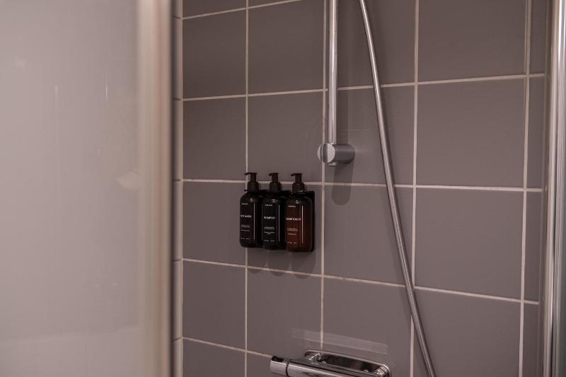 Standard Twin Room image 1