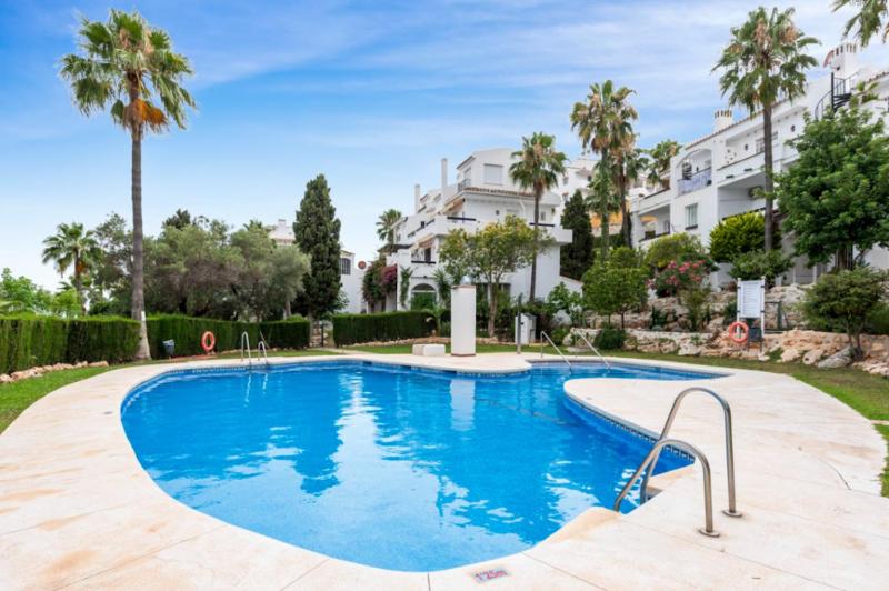 Pool and garden apt by Costarentals - Ref 253 - image 12