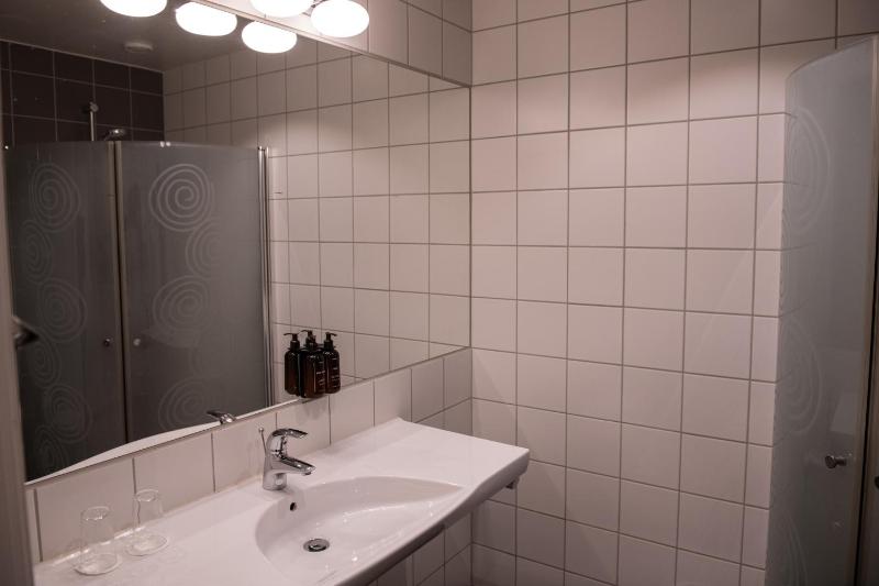 Standard Twin Room image 3