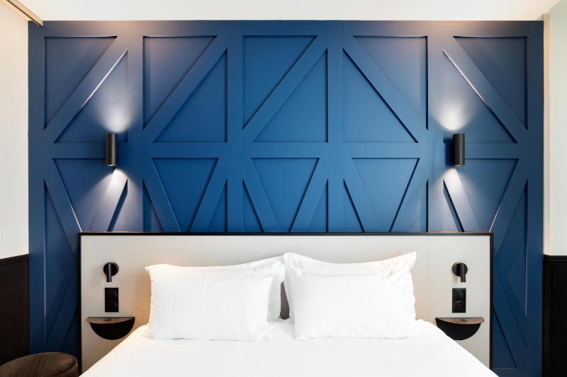 Deluxe Suite image 1