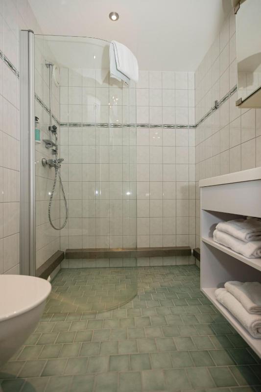 Standard Twin Room image 1