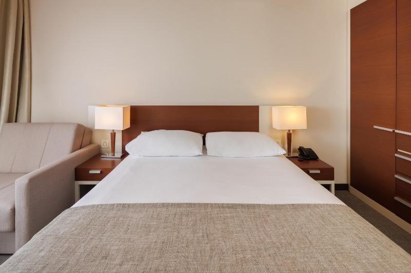 Superior Room with Balcony - Sea Side image 4
