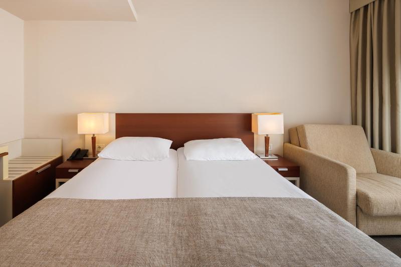 Superior Room with Sofa Bed and Balcony - Sea Side image 1