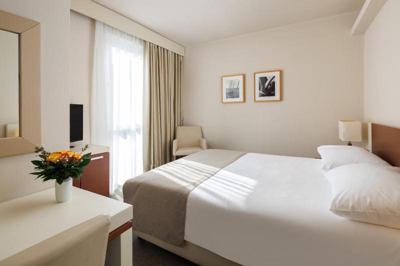 Economy Room image 1