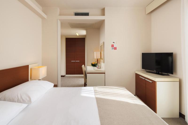 Economy Room image 2