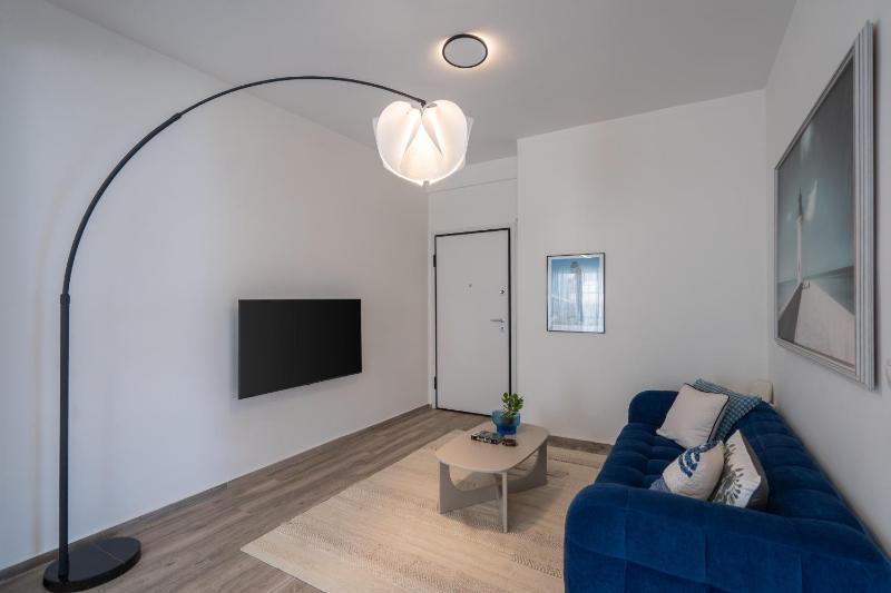 2BD Apt in Petralona Near Metro - image 5