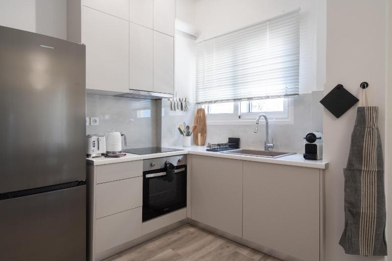 2BD Apt in Petralona Near Metro - image 3