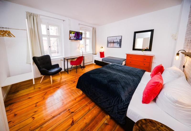 Standard Triple Room image 3