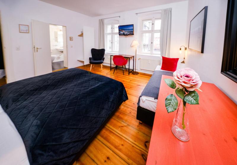 Standard Triple Room image 4