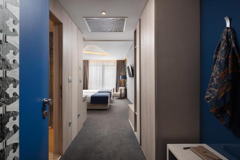 Twin Room image 1