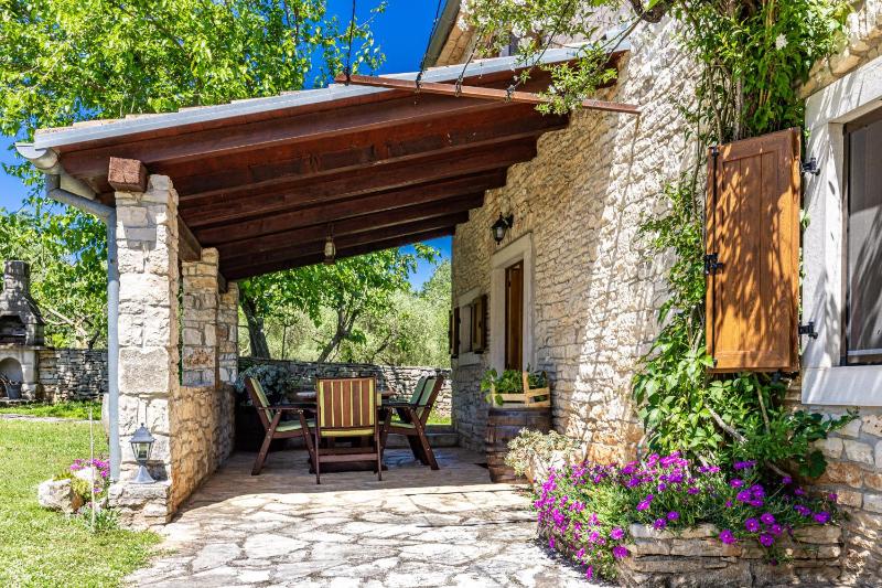 House Edera in Central Istria for 6 people with large garden and salt - water private pool - image 26