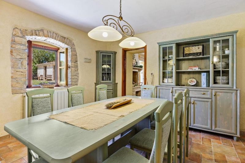 House Edera in Central Istria for 6 people with large garden and salt - water private pool - image 17