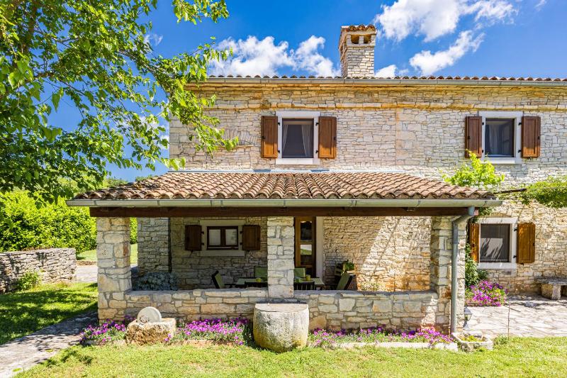 House Edera in Central Istria for 6 people with large garden and salt - water private pool - image 19