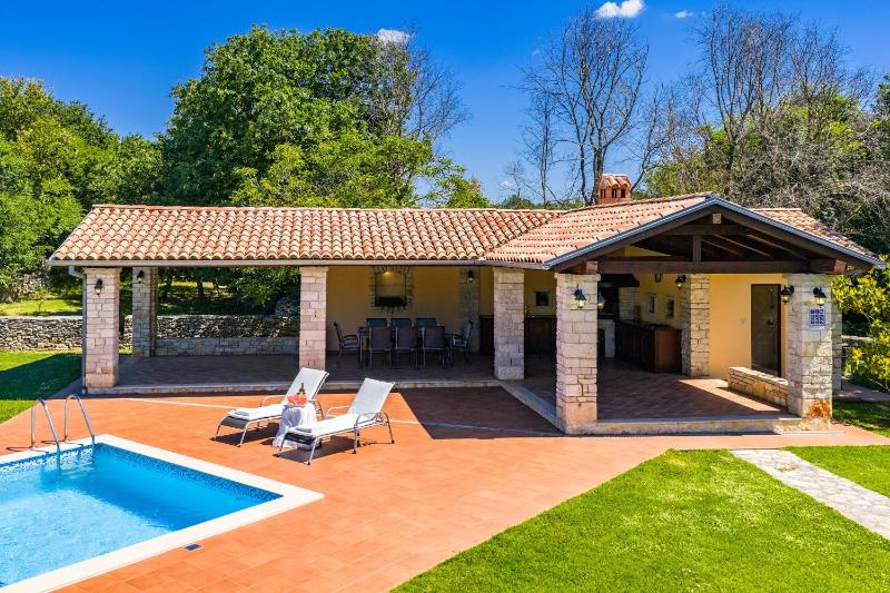 House Edera in Central Istria for 6 people with large garden and salt - water private pool - image 37