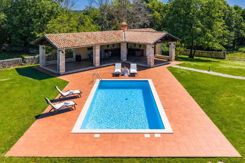 House Edera in Central Istria for 6 people with large garden and salt - water private pool - image 13