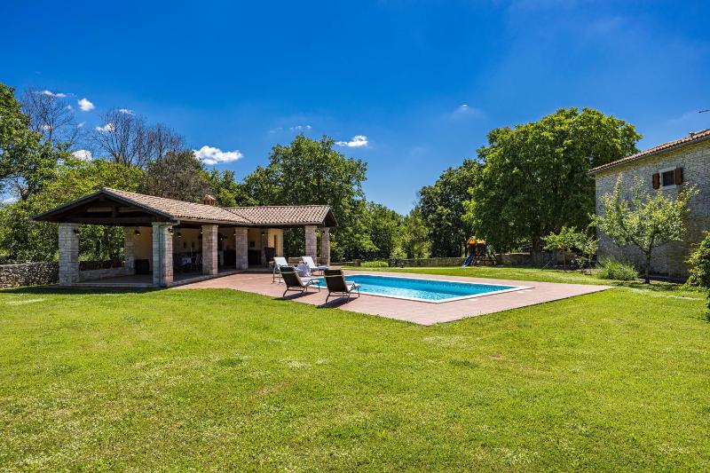 House Edera in Central Istria for 6 people with large garden and salt - water private pool - image 7