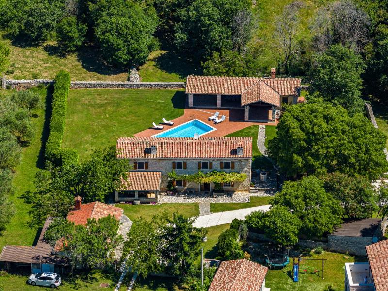House Edera in Central Istria for 6 people with large garden and salt - water private pool - image 24