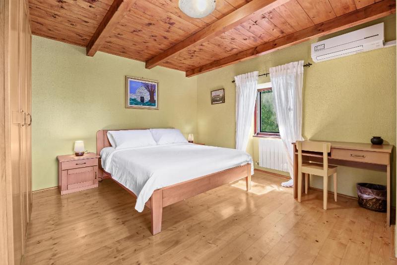House Edera in Central Istria for 6 people with large garden and salt - water private pool - image 12