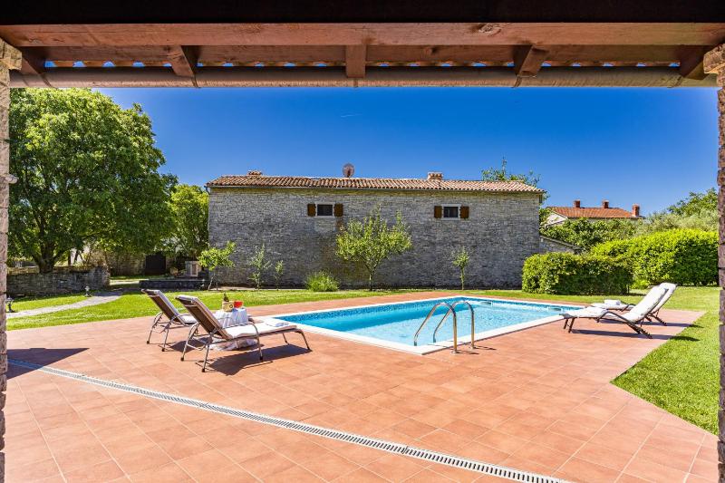 House Edera in Central Istria for 6 people with large garden and salt - water private pool - image 27