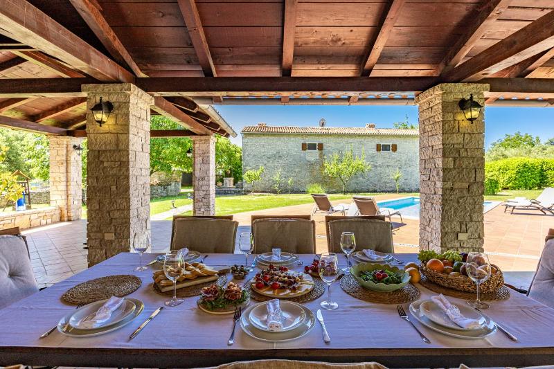 House Edera in Central Istria for 6 people with large garden and salt - water private pool - image 33