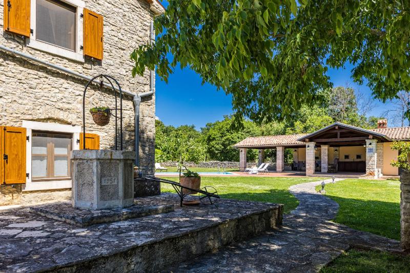House Edera in Central Istria for 6 people with large garden and salt - water private pool - image 42