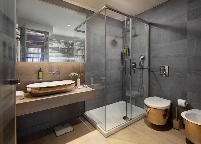 Superior Double or Twin Room image 3