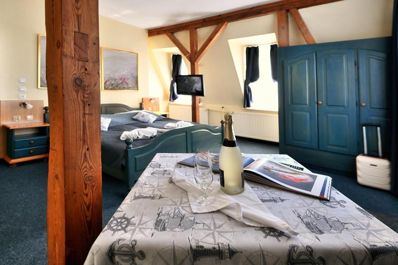 Double Room image 3