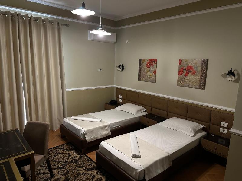 Twin Room image 2