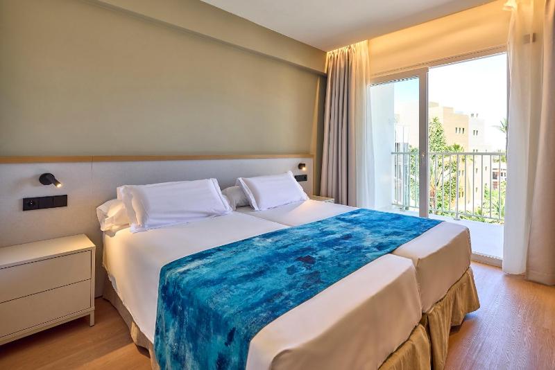 Twin Room image 1