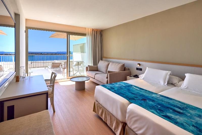 Family Room with Sea View (2 Adults + 2 Children) image 3