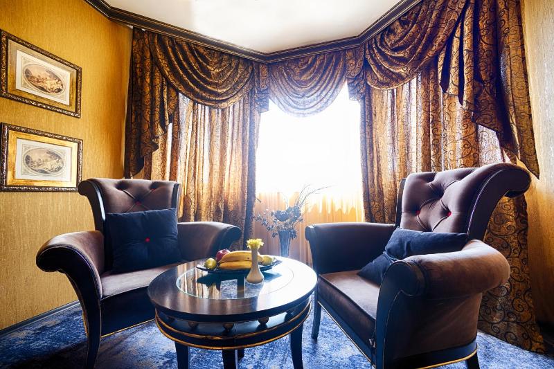 Deluxe Family Suite (2 Adults + 2 Children up to 10 years old) image 4