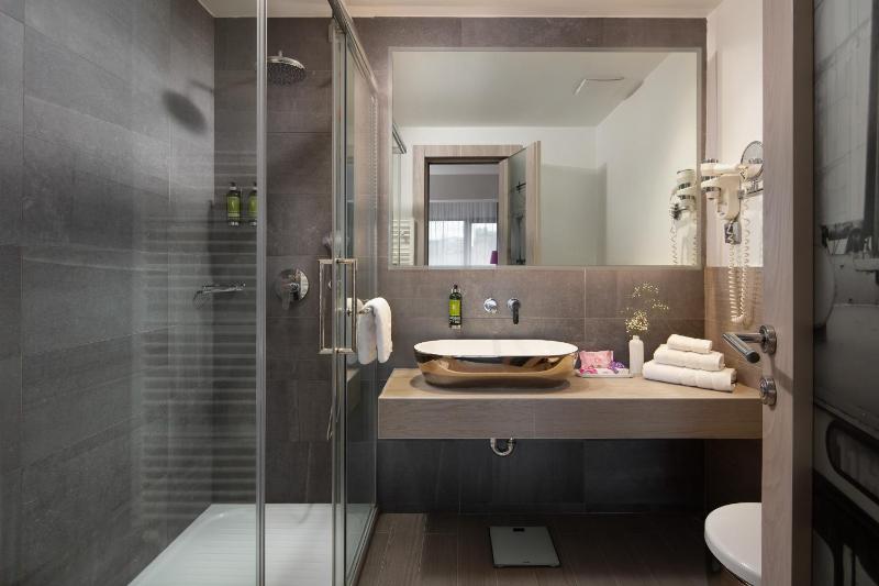 Double Room image 1