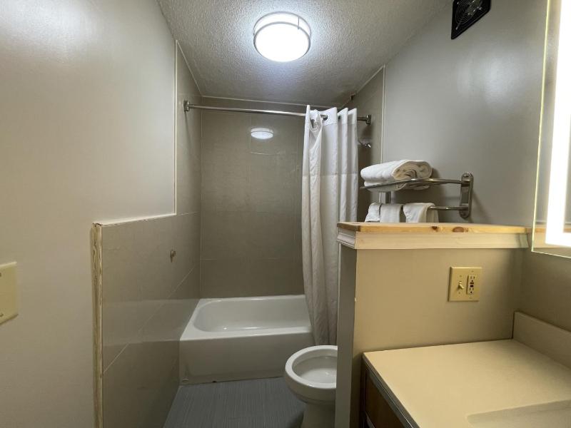 Double Room with Two Double Beds - Non-Smoking image 4