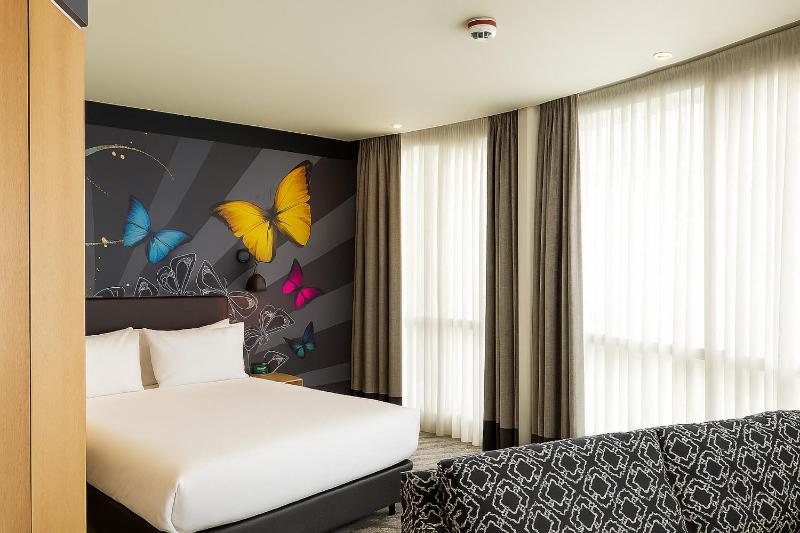 Premium Double Room with sofa bed image 1