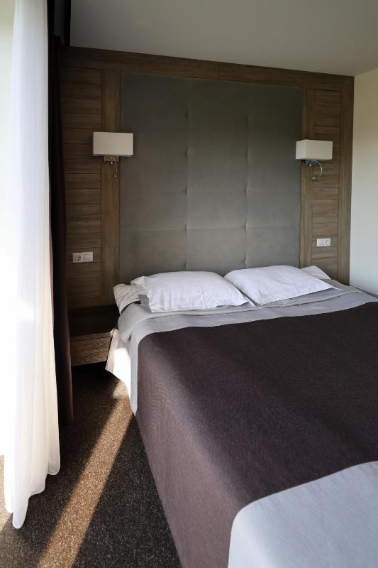 Deluxe Double Room with Balcony image 3