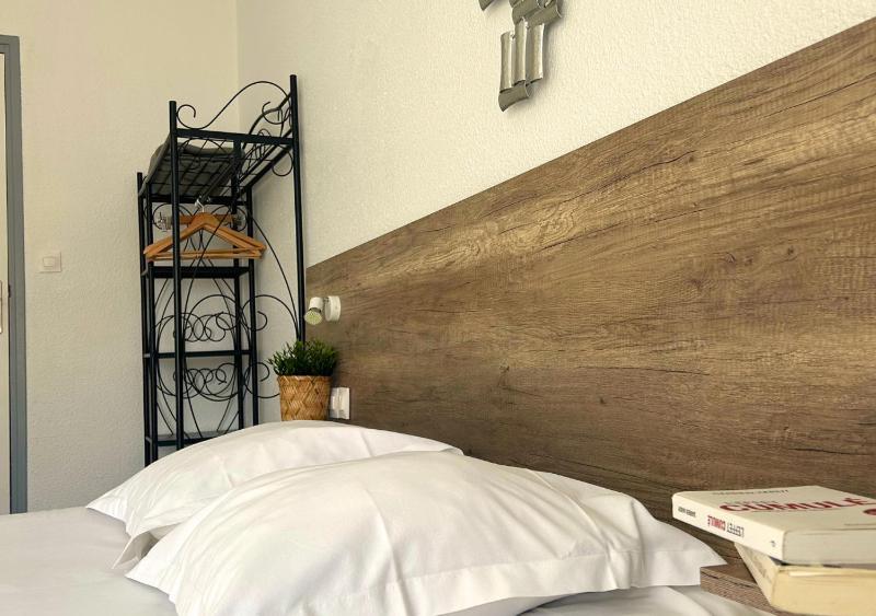 Double Room with Balcony and Sea View image 4