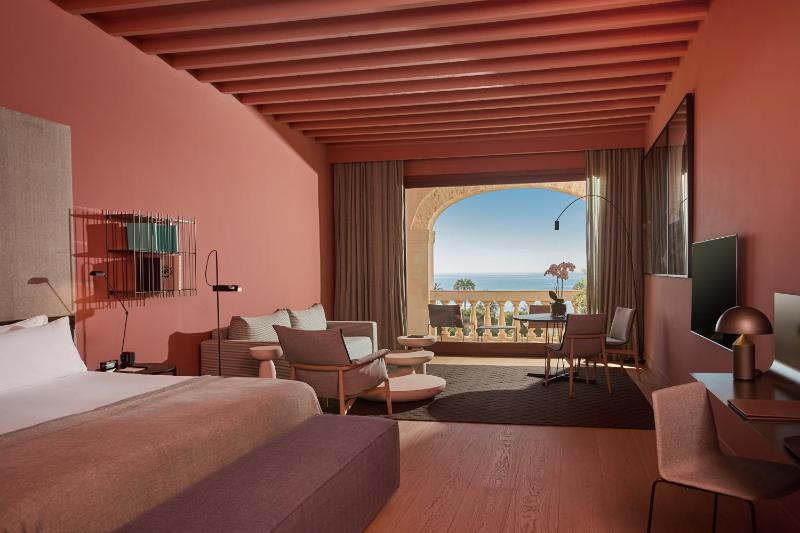 Suite with Sea View, Terrace and Spa Access image 4