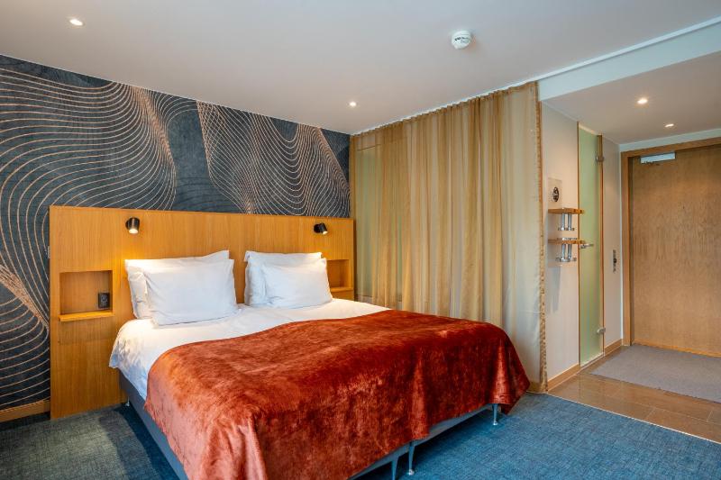 Superior Twin Room image 4