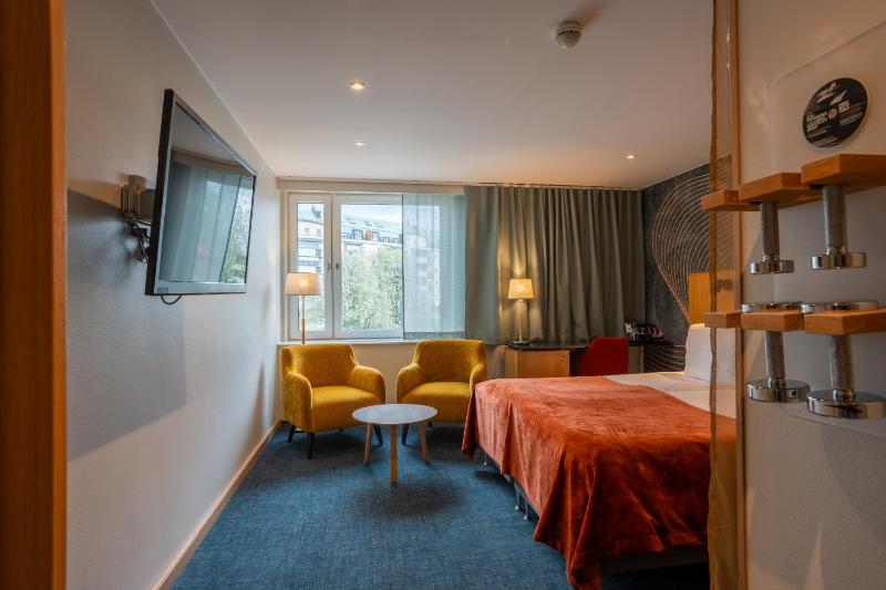 Superior Twin Room image 3