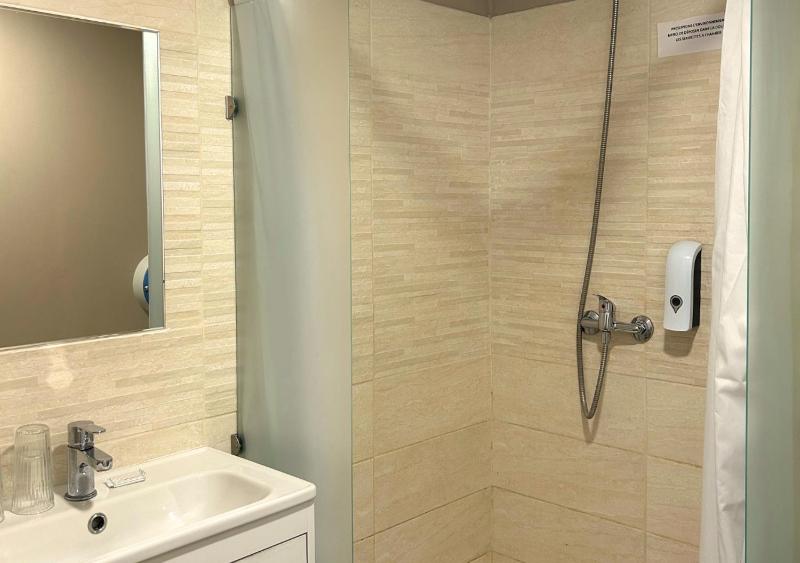 Quadruple Room image 4