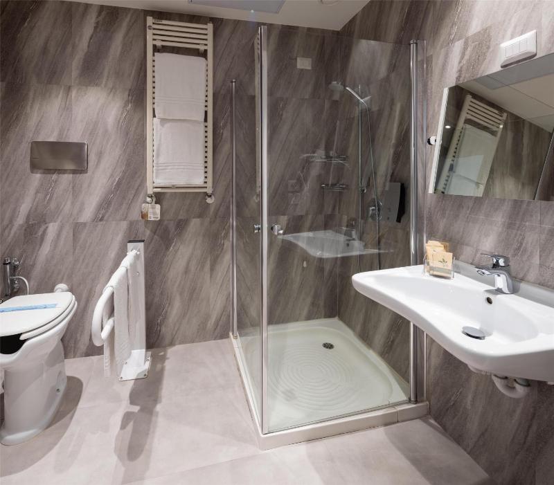 Economy Double or Twin Room - Disability Access image 4
