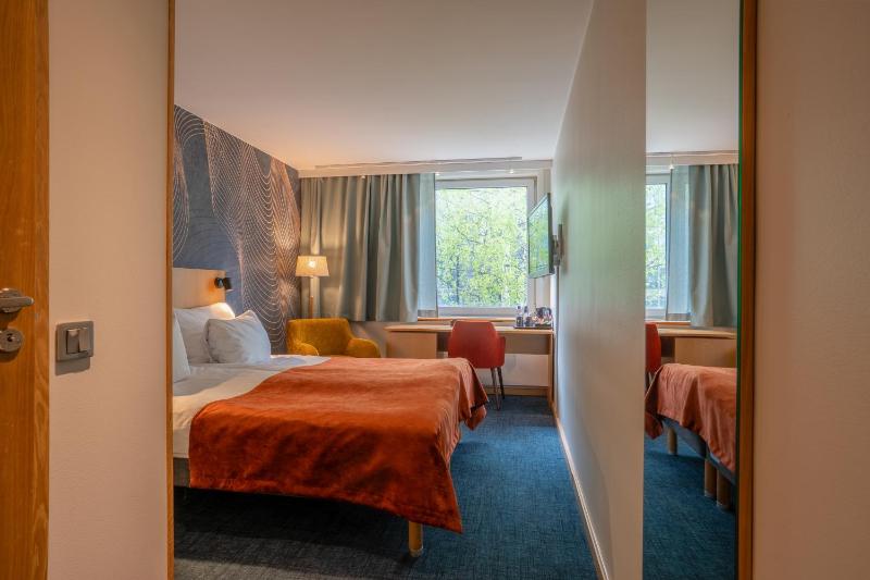 Classic Twin Room image 1