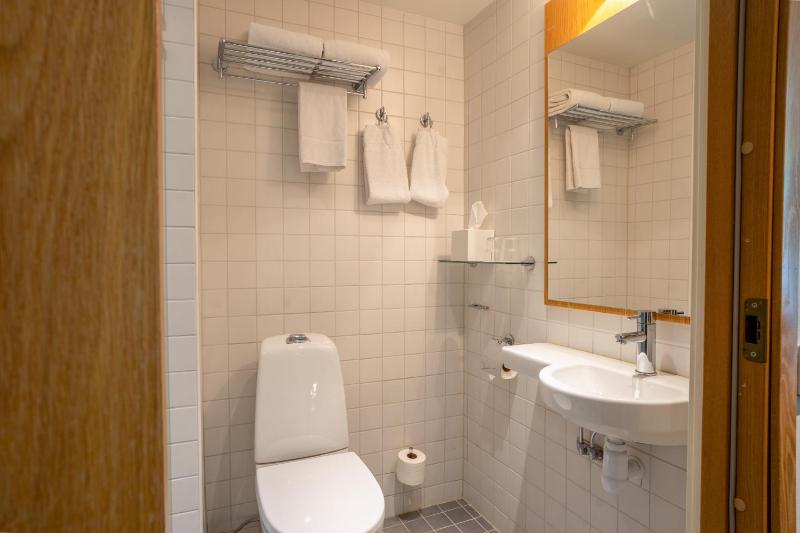 Classic Twin Room image 4