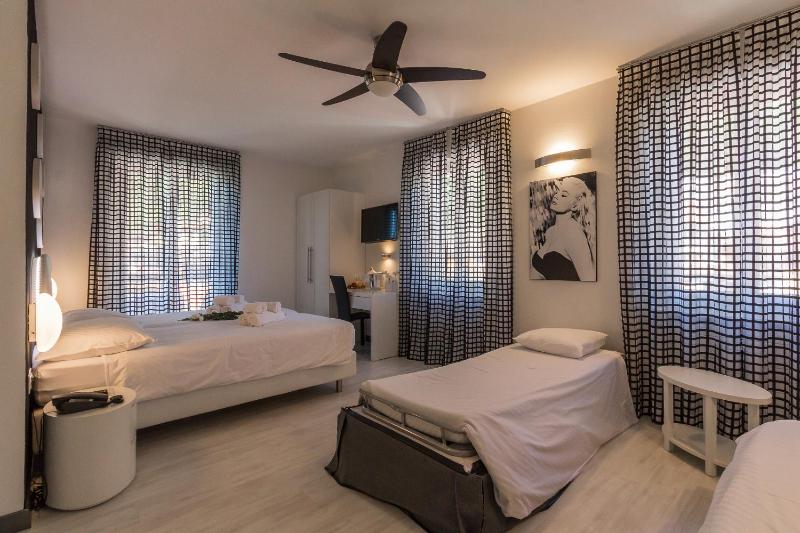 Hotel Riviera - image 2