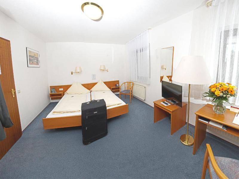Double Room image 3